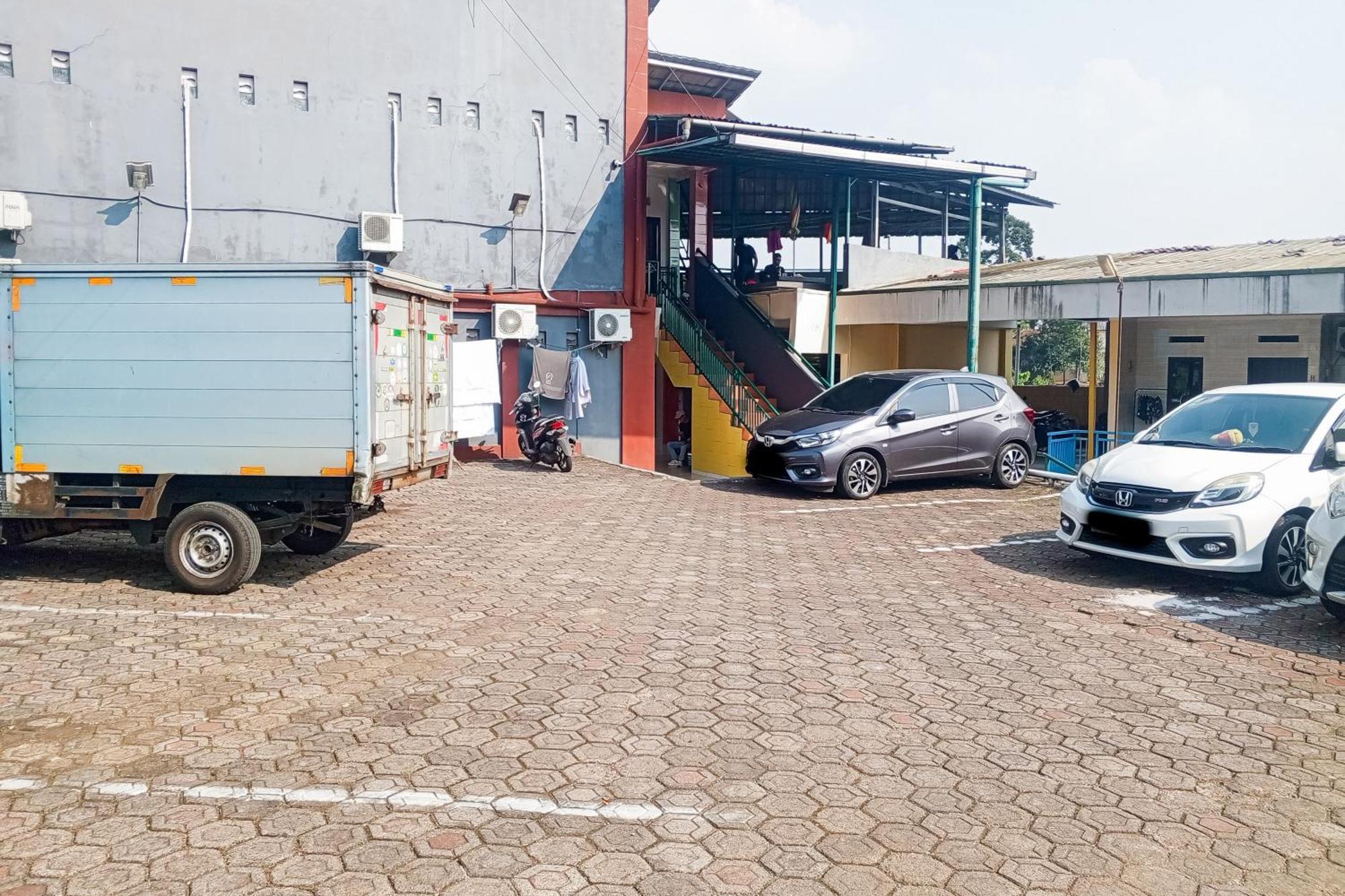 Hotel Malibu Syariah Bogor Redpartner Extérieur photo